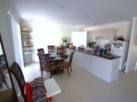 Great family home in a quiet street! - Photo 4