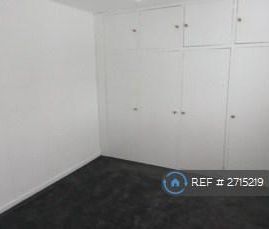 2 bedroom semi-detached house to rent - Photo 4