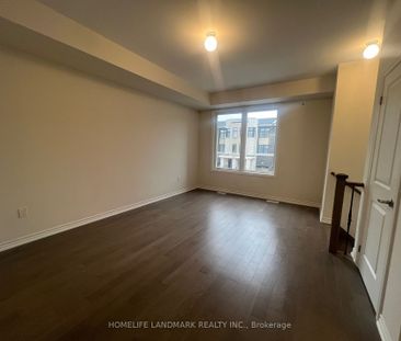 Townhouse For Lease | N8127724 - Photo 4