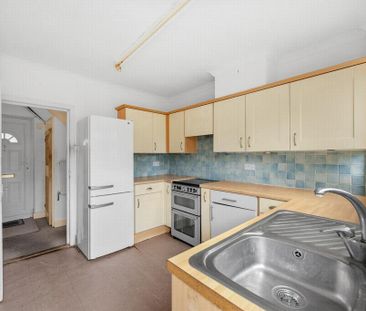 3 bedroom semi-detached house to rent - Photo 6