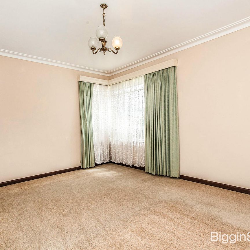 Charming Family Home - Photo 1