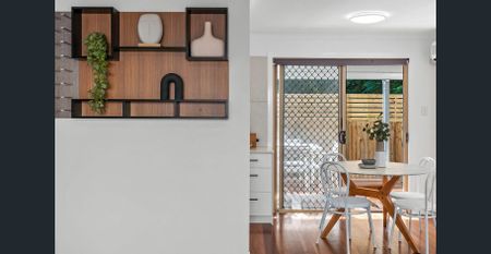 Immaculately presented in complex of only 3 - Photo 4