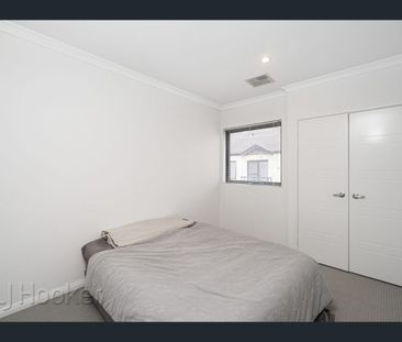 8/12 Leila Street, Cannington, WA 6107 - Photo 4