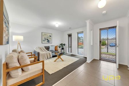 92 Gallery Way, Pakenham - Photo 2