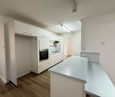 Refreshed family home in great location - Photo 3