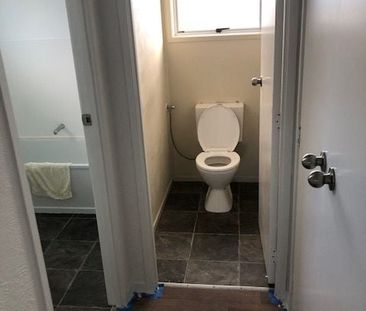 Charming 3-Bedroom House in Auckland's Henderson A - Photo 6