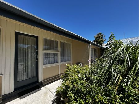 Studio Unit in Prime Riccarton Location - Photo 4