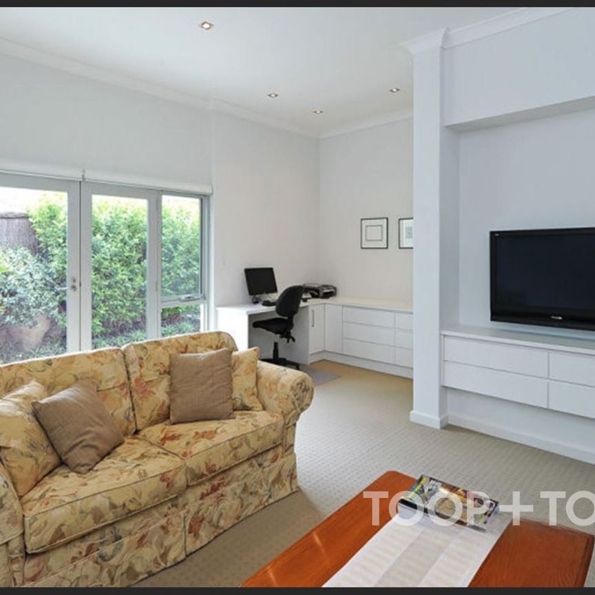 Entertainer's dream in the perfect location! - Photo 1