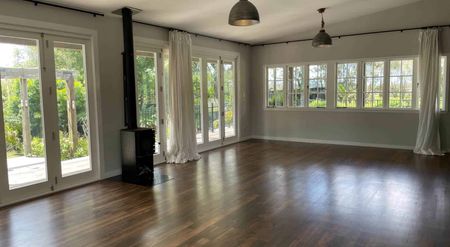 Beautiful modern home with rustic charm and Po... - Photo 4