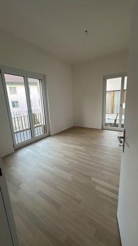 Moderne 2.5 Zimmerwohnung an Zentraler Lage - Photo 2