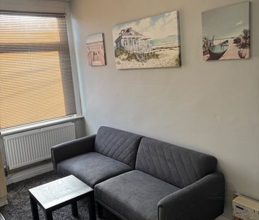 1 Bed Flat, Tempest Road, LS11 - Photo 3