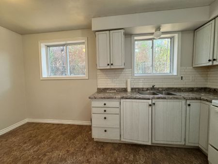 For Lease - 357 Dwight Avenue Unit# 2, Oshawa, Ontario - Photo 4