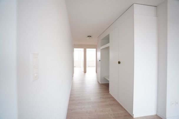 Wohnen an zentraler Lage - helle 3.5-Zimmerwohnung zu vermieten - Photo 1