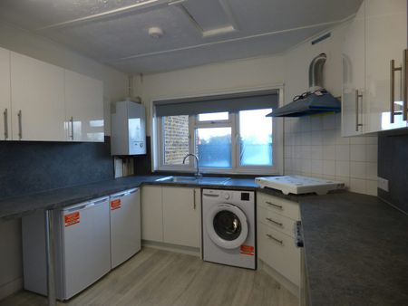 Flat to rent on - Photo 4