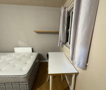 1 bedroom in a house share to rent - Photo 5