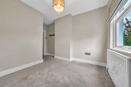 3 Bedroom House - Mid Terrace - Photo 2