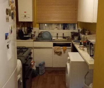 1 bedroom in a flat share to rent - Photo 5
