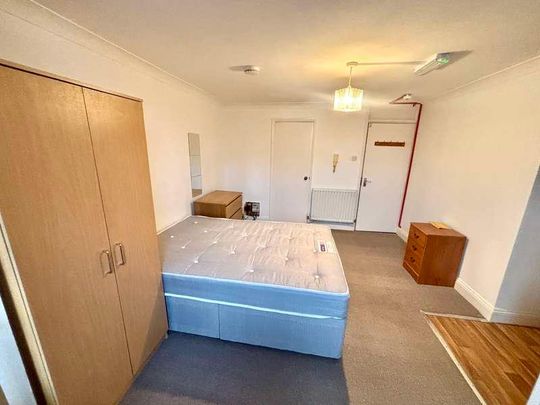 Alma Road, SO14 - Photo 1