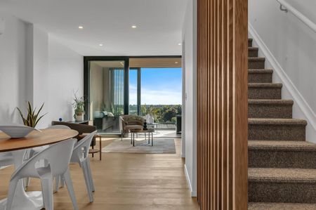 Brand new architecturally designed townhouse - Photo 5