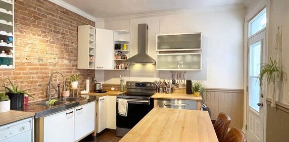 Superbe 5 1/2 de 1200 pi2 alliant cachet d’époque et confort dans HOMA - Photo 2