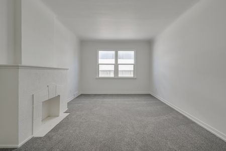 Edward Manor - Photo 2