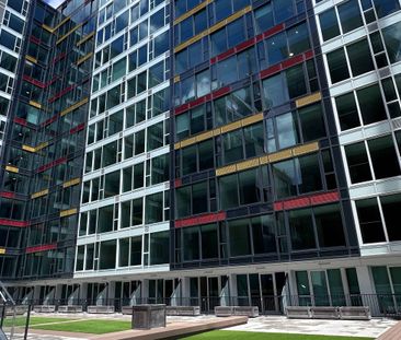 Furnished renovated 1 bedroom..! - Photo 1