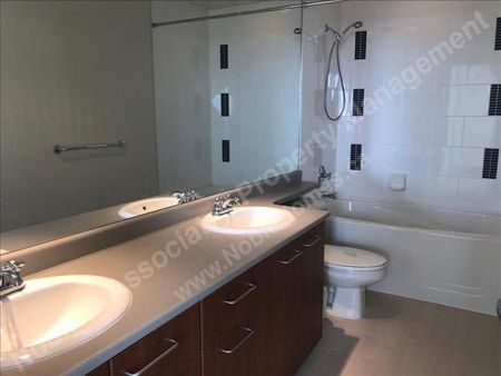4XXX Central Boulevard 3102 Burnaby - Photo 2
