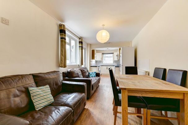 6 bedroom house to rent - Photo 1