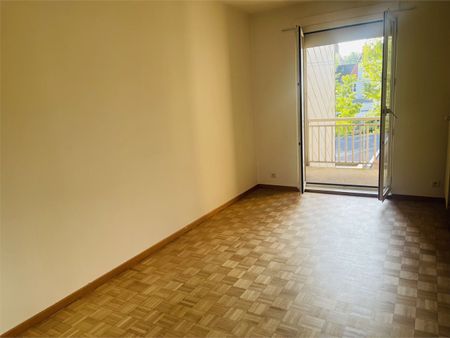 Sint-Andries,ruim zonnig vernieuwd energiezuinig appartement van 128 m2 , living van 47m2, 2 slaapkamers en open bureau - Photo 4