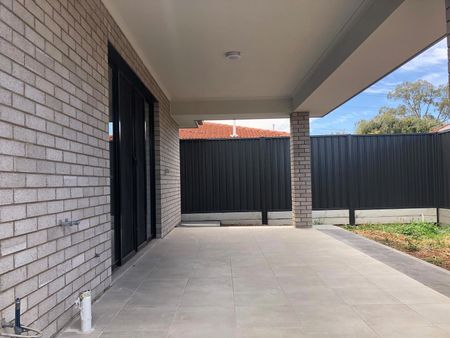 IMPRESSIVE FAMILY LIVING WITH SPACE, STYLE & EXCEPTIONAL ENTERTAINING - Photo 3