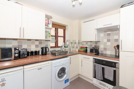 Victoria Court, South Street, Lancing - Photo 4