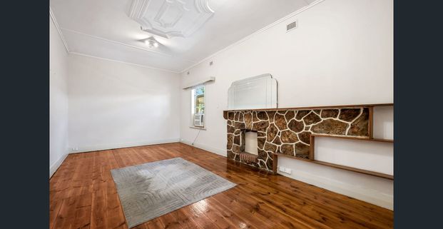 Live large with North Brighton on your doorstep - Photo 1