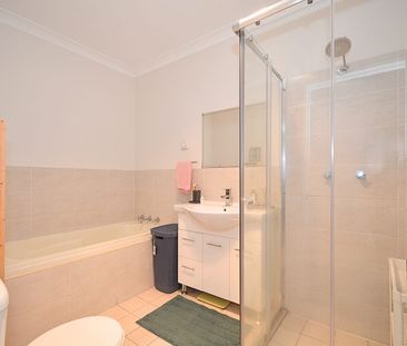 Beautifully Presented Single Level 3 Bedroom Duplex with Ducted Air... - Photo 4