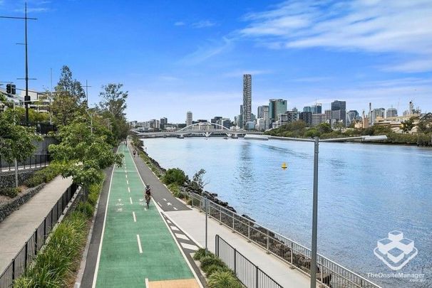 MILTON - PODIUM LEVEL 2 BEDROOM 2 BATHROOM APARTMENT PLUS A CAR PARK â JUST 2KM FROM THE CBD - Photo 1