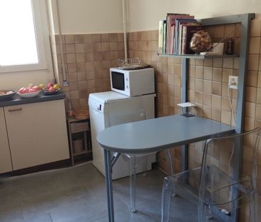 Apartment ideally located close to all amenities. - Photo 5