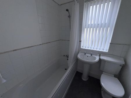 2 bedroom terraced house to rent - Photo 4