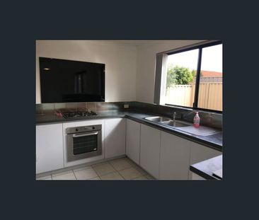 Well Presented Rear Unit - Photo 6