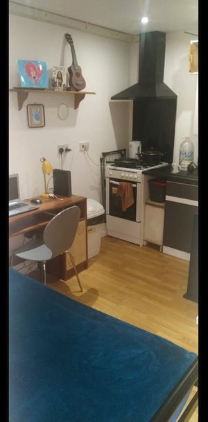 Studio Flat, Milton Road, LU1 - Photo 1