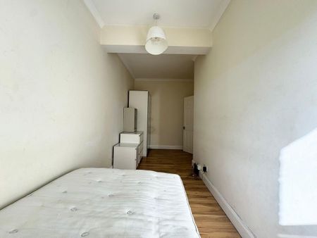 3 bedroom apartment to rent - Photo 2