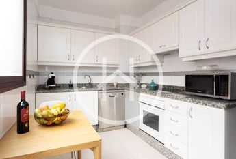 Amplio apartamento de cuatro dormitorios con vistas al mar en Radazul Bajo