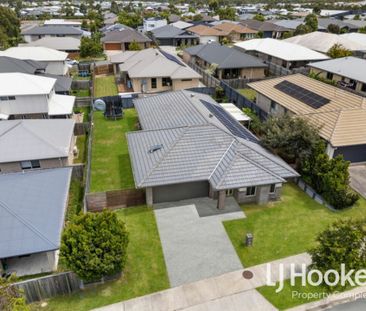 Large Family Home with Side Access - Walking Distance to Schools - Photo 2