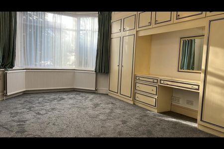 2 Bed Flat, Golders Green Road, NW11 - Photo 4