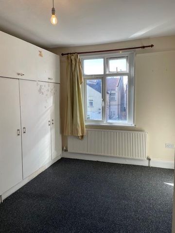 4 bedroom semi-detached house to rent - Photo 2