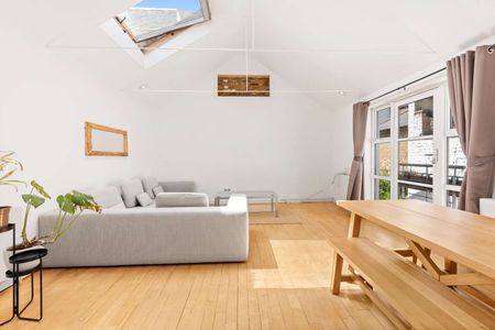 A charming one bedroom house, tucked away within an attractive gated development. - Photo 2