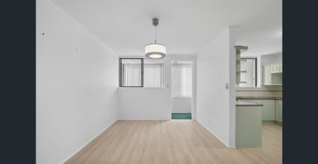 2-Bedroom Apartment with Lock-Up Garage - Photo 2