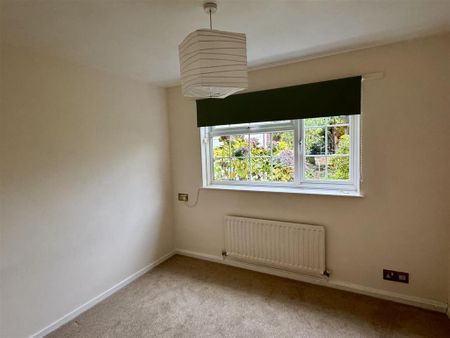 2 bedroom detached bungalow to rent - Photo 2