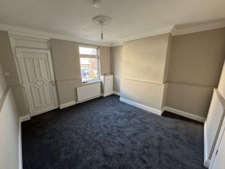 Newly Renovated 2-Bed Terrace in Hoyland – Perfect for Long-Term Let! - Photo 5