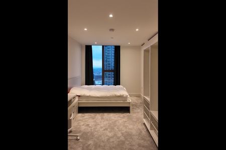 2 Bed Flat, South Quay Plaza, E14 - Photo 5