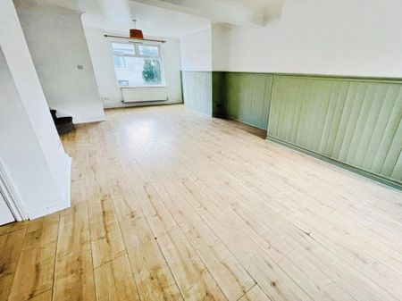 Woodside Crescent, EBBW VALE - Photo 2