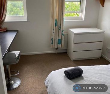 1 bedroom in a house share to rent - Photo 2